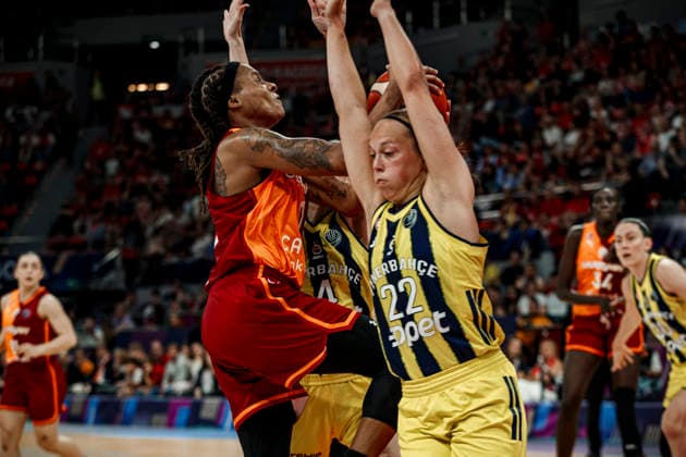 ESP: Galatasaray Cagdas Faktoring v Fenerbahce Opet. Final game Euroleague Women Final Six 2026 Kamiah Smalls and Julie Allemand during the Euroleague Women final game between Galatasaray Cagdas Faktoring and Fenerbahce Opet played at Principe Felipe Arena on April 19, 2026 in Zaragoza, Spain. Zaragoza Spain Basketball Copyright: xDanielxMarzo AgenciaxLOFx