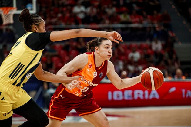 ESP: Galatasaray Cagdas Faktoring v Fenerbahce Opet. Final game Euroleague Women Final Six 2026 Derin Erdogan and Iliana Rupert during the Euroleague Women final game between Galatasaray Cagdas Faktoring and Fenerbahce Opet played at Principe Felipe Arena on April 19, 2026 in Zaragoza, Spain. Zaragoza Spain Basketball Copyright: xDanielxMarzo AgenciaxLOFx