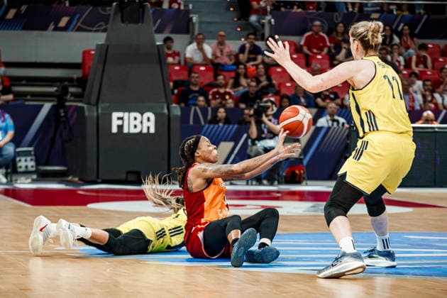 ESP: Galatasaray Cagdas Faktoring v Fenerbahce Opet. Final game Euroleague Women Final Six 2026 Kamiah Smalls and Emma Messeman during the Euroleague Women final game between Galatasaray Cagdas Faktoring and Fenerbahce Opet played at Principe Felipe Arena on April 19, 2026 in Zaragoza, Spain. Zaragoza Spain Basketball Copyright: xDanielxMarzo AgenciaxLOFx