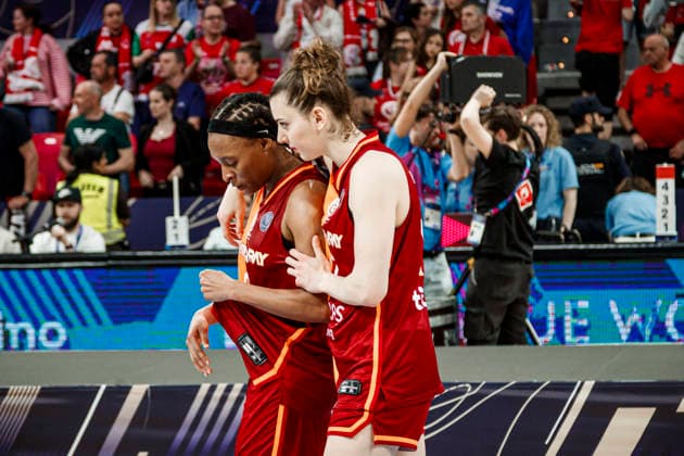 ESP: Galatasaray Cagdas Faktoring v Fenerbahce Opet. Final game Euroleague Women Final Six 2026 Kamiah Smalls and Elif Bayram during the Euroleague Women final game between Galatasaray Cagdas Faktoring and Fenerbahce Opet played at Principe Felipe Arena on April 19, 2026 in Zaragoza, Spain. Zaragoza Spain Basketball Copyright: xDanielxMarzo AgenciaxLOFx