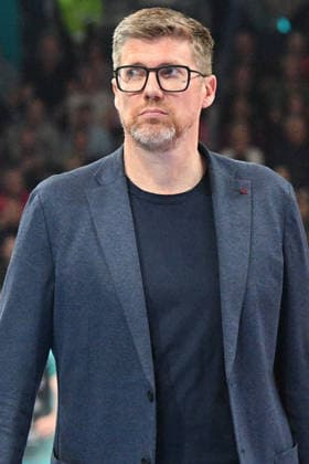 Stefan Hübner (Trainer SVG Lüneburg) Porträt, Portrait, 19.04.2026, Düren (Deutschland), Volleyball, 1. Bundesliga Männer, Halbfinale Playoff, SWD Powervolleys Düren - SVG Lüneburg