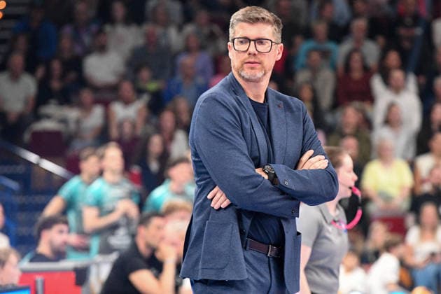 Stefan Hübner (Trainer SVG Lüneburg) Einzelbild, Aktion, Action, 19.04.2026, Düren (Deutschland), Volleyball, 1. Bundesliga Männer, Halbfinale Playoff, SWD Powervolleys Düren - SVG Lüneburg