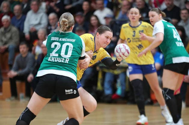 Handball, 2. Alsco HBF: HC Leipzig - SG 09 Kirchhof; 19.04.2026 Kim-Angelina Lang (5, HC Leipzig) wird von Luisa Krüger (20, SG 09 Kirchhof) bedrängt. 2. Alsco Handball Bundesliga Frauen, HBF, Saison 2025 2026, 24. Spieltag: HC Leipzig vs. SG 09 Kirchhof am 19.04.2026 in der Sporthalle Brüderstraße Leipzig. Copyright: xBEAUTIFULxSPORTS JanxKaeferx
