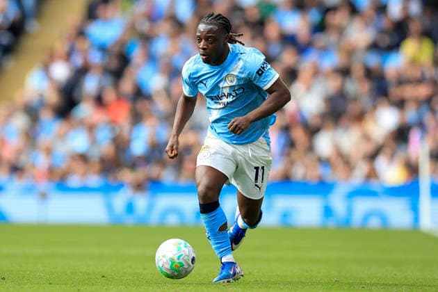 Manchester City v Arsenal, Premier League Jeremy Doku (11) of Manchester City runs with the ball during the Premier League match between Manchester City and Arsenal at the Etihad Stadium, Manchester, UK on 19 April 2026. Manchester Etihad Stadium Manchester UK Editorial use only DataCo restrictions apply See www.football-dataco.com , Copyright: xConorxMolloyx PSI-24102-0187