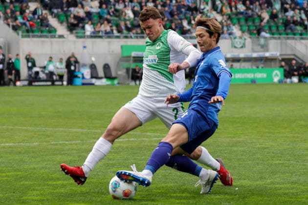 19.04.2026, xgrfx, Fussball 2.Bundesliga, SpVgg Greuther Fuerth - SV Darmstadt 98 v.l. Lukas Reich (Greuther Fürth), Yosuke Furukawa (SV Darmstadt) (DFL DFB REGULATIONS PROHIBIT ANY USE OF PHOTOGRAPHS as IMAGE SEQUENCES and or QUASI-VIDEO) Fuerth