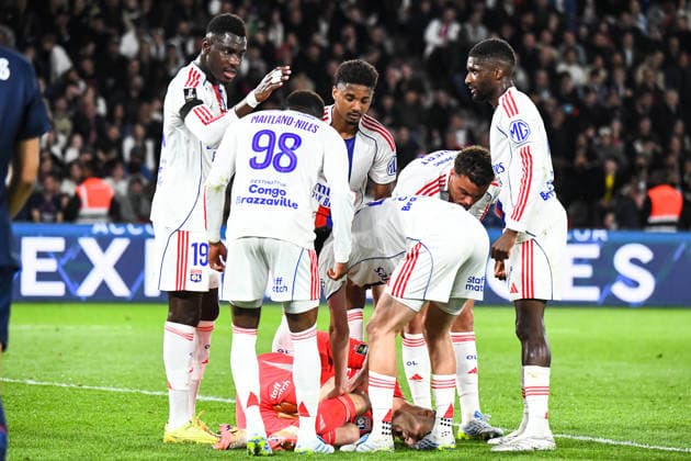 FOOTBALL : Paris Saint Germain vs Olympique Lyonnais - Ligue 1 - JournÃ e 30 - 19 04 2026 Moussa NiakhatÃ (OL) Ainsley Maitland-Niles (OL) Clinton Mata (OL) Dominik Greif (OL) ParisFrance  Copyright: xBaptistexAutissierx