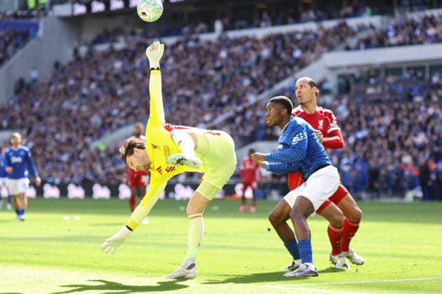 Everton v Liverpool 19 April 2026, Liverpool - Premier League Football - Everton v Liverpool - Liverpool goalkeeper Freddie Woodman slips when punching the ball - Photo: Jacques Feeney Offside. Liverpool UK Copyright: xJacquesxFeeneyx xOffsidexOffside