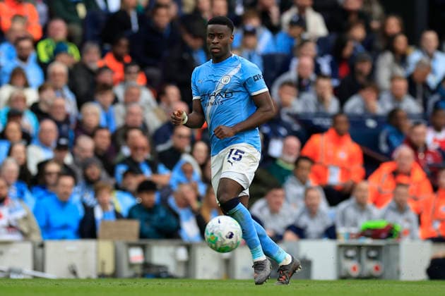 Manchester City v Arsenal, Premier League Marc Guehi (15) of Manchester City controls the ball during the Premier League match between Manchester City and Arsenal at the Etihad Stadium, Manchester, UK on 19 April 2026. Manchester Etihad Stadium Manchester UK Editorial use only DataCo restrictions apply See www.football-dataco.com , Copyright: xConorxMolloyx PSI-24102-0211
