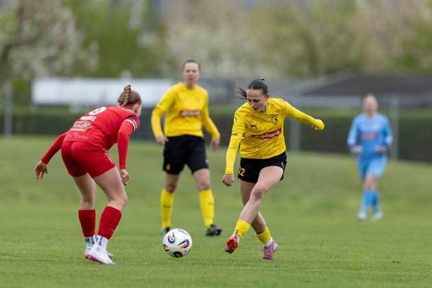 Regionalliga Nordost Frauen: 1. FFV Erfurt vs. 1. FFC Fortuna Dresden; Erfurt; 19.04.2026 Victoria Simon ( 22; 1. FFC Fortuna Dresden) gegen Luisa Preißel ( 6; 1. FFV Erfurt) Regionalliga Nordost Frauen: 1. FFV Erfurt vs. 1. FFC Fortuna Dresden; Sportforum Johannesplatz Erfurt; 19.04.2026 Copyright: xBEAUTIFULxSPORTS Duehringx