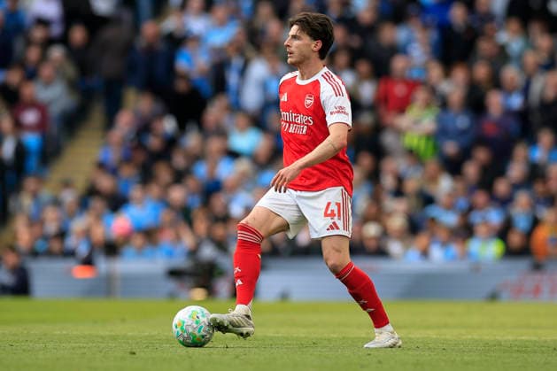 Manchester City v Arsenal, Premier League Declan Rice (41) of Arsenal controls the ball during the Premier League match between Manchester City and Arsenal at the Etihad Stadium, Manchester, UK on 19 April 2026. Manchester Etihad Stadium Manchester UK Editorial use only DataCo restrictions apply See www.football-dataco.com , Copyright: xConorxMolloyx PSI-24102-0213