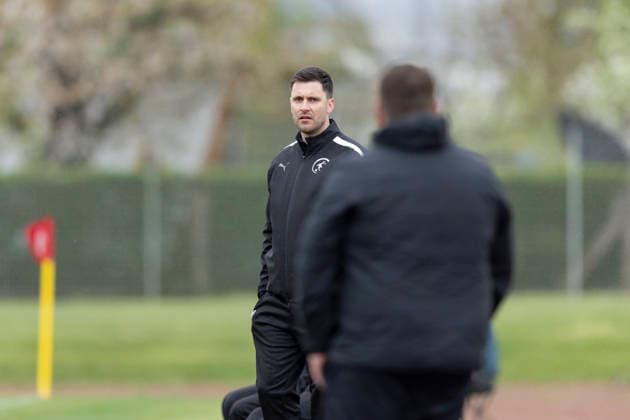 Regionalliga Nordost Frauen: 1. FFV Erfurt vs. 1. FFC Fortuna Dresden; Erfurt; 19.04.2026 Michael Weiße (Trainer; 1. FFC Fortuna Dresden) und Gino Heinze (Trainer; 1. FFV Erfurt) Regionalliga Nordost Frauen: 1. FFV Erfurt vs. 1. FFC Fortuna Dresden; Sportforum Johannesplatz Erfurt; 19.04.2026 Copyright: xBEAUTIFULxSPORTS Duehringx