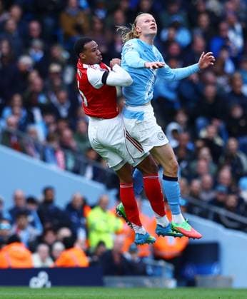 Erling Haaland of Manchester City and Gabriel of Arsenal Manchester City v Arsenal, Premier League, Football, Etihad Stadium, Manchester, UK - 19 Apr 2026Manchester Etihad Stadium United Kingdom EDITORIAL USE ONLY No use with unauthorised audio, video, data, fixture lists, club league logos or live services. Online in-match use limited to 120 images, no video emulation. No use in betting, games or single club league player publications.  Copyright: xMattxWest Shutterstockx 16836204ch