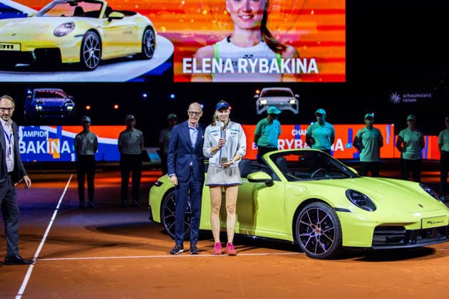19.04.26 Porsche Tennis Grand Prix Stuttgart Deutschland, Stuttgart, 19.04.2026, Tennis, Porsche Tennis Grand Prix Stuttgart: v.l. Michael Leiters (CEO Porsche), Elena Rybakina (Kasachstan).
