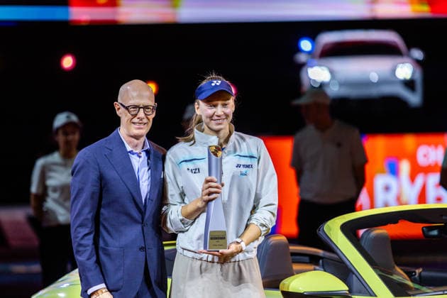 19.04.26 Porsche Tennis Grand Prix Stuttgart Deutschland, Stuttgart, 19.04.2026, Tennis, Porsche Tennis Grand Prix Stuttgart: v.l. Michael Leiters (CEO Porsche), Elena Rybakina (Kasachstan).