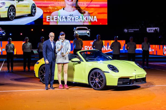 19.04.26 Porsche Tennis Grand Prix Stuttgart Deutschland, Stuttgart, 19.04.2026, Tennis, Porsche Tennis Grand Prix Stuttgart: v.l. Michael Leiters (CEO Porsche), Elena Rybakina (Kasachstan).