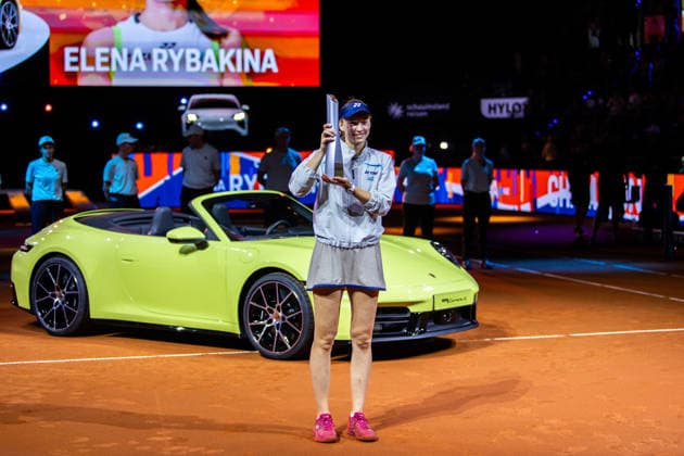 19.04.26 Porsche Tennis Grand Prix Stuttgart Deutschland, Stuttgart, 19.04.2026, Tennis, Porsche Tennis Grand Prix Stuttgart: Elena Rybakina (Kasachstan), Jubel, mit Pokal.