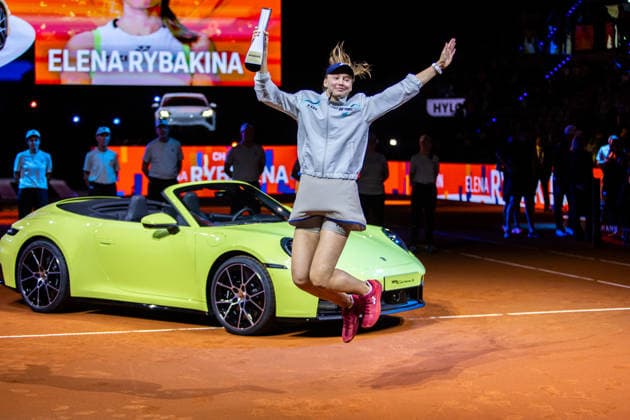 19.04.26 Porsche Tennis Grand Prix Stuttgart Deutschland, Stuttgart, 19.04.2026, Tennis, Porsche Tennis Grand Prix Stuttgart: Elena Rybakina (Kasachstan), Jubel, mit Pokal.