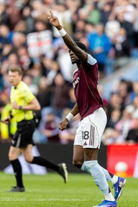 Aston Villa v Sunderland, Premier League GOAL scores 4-3 Aston Villa forward Tammy Abraham (18) scores and celebrates during the Premier League match between Aston Villa and Sunderland at Villa Park, Birmingham, UK on 19 April 2026. Birmingham Villa Park West Midlands UK Editorial use only DataCo restrictions apply See www.football-dataco.com , Copyright: xManjitxNarotrax PSI-24107-0102