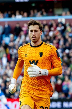 Aston Villa v Sunderland, Premier League Sunderland goalkeeper Robin Roefs (22) during the Premier League match between Aston Villa and Sunderland at Villa Park, Birmingham, UK on 19 April 2026. Birmingham Villa Park West Midlands UK Editorial use only DataCo restrictions apply See www.football-dataco.com , Copyright: xManjitxNarotrax PSI-24107-0136