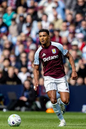 Aston Villa v Sunderland, Premier League Aston Villa forward Ollie Watkins (11) during the Premier League match between Aston Villa and Sunderland at Villa Park, Birmingham, UK on 19 April 2026. Birmingham Villa Park West Midlands UK Editorial use only DataCo restrictions apply See www.football-dataco.com , Copyright: xManjitxNarotrax PSI-24107-0227