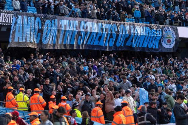 Manchester City v Arsenal - Premier League MANCHESTER, ENGLAND - APRIL 19: Manchester City fans unfurl a banner quoting the Smiths lyric Panic on the Streets of London after the Premier League match between Manchester City and Arsenal at Etihad Stadium on April 19, 2026 in Manchester, England. Manchester Etihad Stadium England United Kingdom Copyright: xVisionhausx 776340684