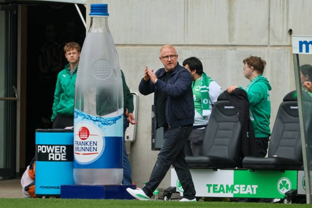Fürth, Deutschland: 19. April 2026 - 2. Bundesliga - 30. Spieltag - SpVgg Greuther Fürth vs. SV Darmstadt 98 Im Bild: Trainer Heiko Vogel (Greuther Fürth) DFL regulations prohibit any use of photographs as image sequences and or quasi-video.