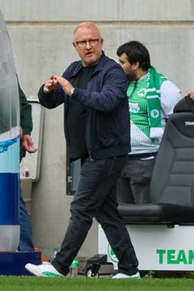 Fürth, Deutschland: 19. April 2026 - 2. Bundesliga - 30. Spieltag - SpVgg Greuther Fürth vs. SV Darmstadt 98 Im Bild: Trainer Heiko Vogel (Greuther Fürth) DFL regulations prohibit any use of photographs as image sequences and or quasi-video.