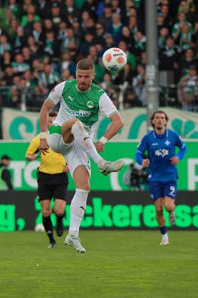 Fürth, Deutschland: 19. April 2026 - 2. Bundesliga - 30. Spieltag - SpVgg Greuther Fürth vs. SV Darmstadt 98 Im Bild: Jan Elvedi (Greuther Fürth) DFL regulations prohibit any use of photographs as image sequences and or quasi-video.