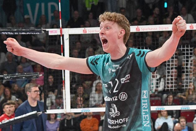 Die Spieler von den Powervolleys Düren, jubeln über einen Punkt, Jubel, celebrate the point, celebration, Action, Aktion , 19.04.2026, Düren (Deutschland), Volleyball, 1. Bundesliga Männer, Halbfinale Playoff, SWD Powervolleys Düren - SVG Lüneburg