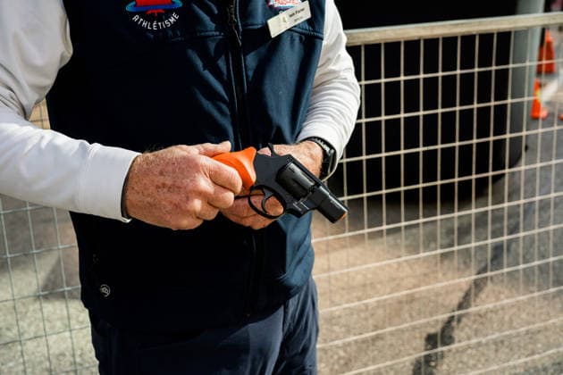 April 19, 2026, Vancouver, British Columbia, Canada: Starter pistol being loaded at the Vancouver Sun Run 2026 Vancouver Canada - ZUMAw171 20260419_znp_w171_002 Copyright: xRyanxWalterxWagnerx
