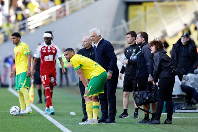 FC Nantes v Stade Brestois 29 - Ligue 1 McDonald s 2025 2026 13 Francis COQUELIN (fcn) - Vahid HALILHODZIC (Entraineur Nantes FCN) during the Ligue 1 McDonald s match between Nantes and Brest at Stade de la Beaujoire on April 19, 2026 in Nantes, France. Nantes France  Copyright: xFEPx 776348358