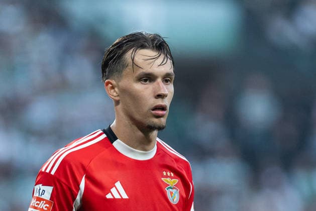 April 19, 2026, Lisbon, Lisbon, Portugal: Benfica defender from Bosnia and Herzegovina AMAR DEDIC (17) in action during the game of Matchday 30 of the Liga Portugal Betclic between Sporting and Benfica at Estadio Jose de Alvalade Soccer 2026: Sporting 1:2 Benfica  - ZUMAs359 20260419_zsp_s359_135 Copyright: xAlexandrexdexSousax