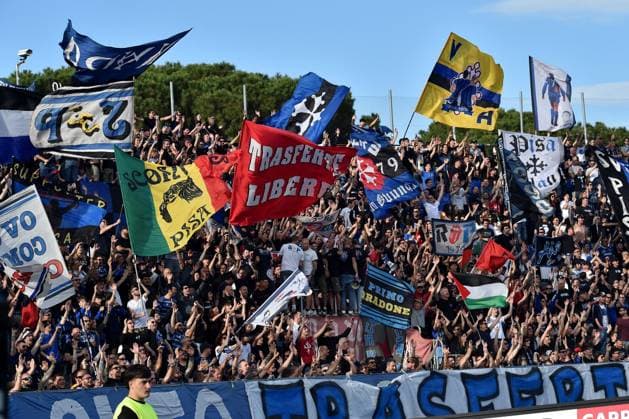 CALCIO - Serie A - Pisa SC vs Genoa CFC Fans of Pisa during Pisa SC vs Genoa CFC, Italian soccer Serie A match in Pisa, Italy, April 19 2026 Pisa Italy  Copyright: xIPAxSport ABACAx