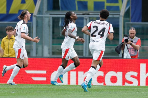 A soccer match Hellas Verona vs AC Milan at Marcantonio Bentegodi Stadium Adrien Rabiot, Rafael Leao, and Zachary Athekame of AC Milan after scoring a goal in the 41th minute for 0-1 during the Italian Serie A soccer match Hellas Verona vs AC Milan at Marcantonio Bentegodi Stadium. Final score Hellas Verona 0: 1 AC Milan Verona Italy Copyright: xEmanuelexPennacchiox xSOPAxImagesx _PR10886