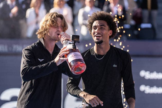 Final of the Barcelona Open Banc Sabadell tennis tournament in Barcelona, Spain - 19 Apr 2026 Final of the Barcelona Open Banc Sabadell tennis tournament in Barcelona, Spain - 19 Apr 2026 Arthur Fils FRA and Andrey Rublev RUS share a moment of complicity after the 2026 Barcelona Open Banc Sabadell match. Final of the Barcelona Open Banc Sabadell tennis tournament between Arthur Fils FRA and Andrey Rublev RUS, winning Arthur Fils 6-2 and 7-6 2. Barcelona Spain Copyright: xRicardxNovellax xSOPAxImagesx RNOVELLA_0029 Barcelona Spain Copyright: xIMAGO RicardxNovellax xSOPAxImagesx RNOVELLA_0029