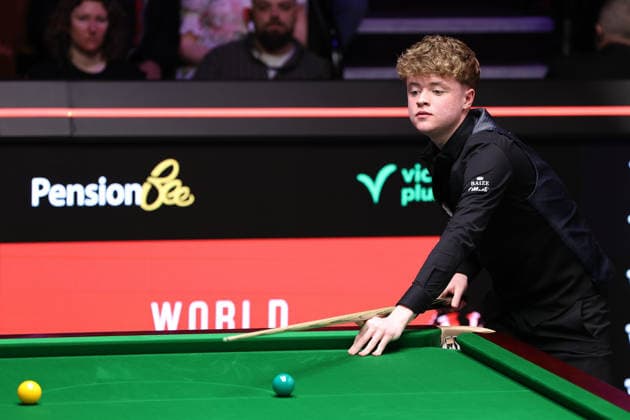 Halo World Snooker Championship 2026 Stan Moody (Halifax, Yorkshire) looks for his next shot during Round 1 of the Halo World Snooker Championship 2026, the Crucible Theatre, Sheffield, England on 20 April 2026 Credit: Ryan Crockett Every Second Media Editorial use only. All images are copyright Every Second Media Limited. No images may be reproduced without prior permission. Copyright: xIMAGO EveryxSecondxMediax ESM-1929-0028 RyanxCrockettx xEveryxSecondxMediax