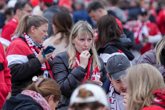 Deutschland, Fussball, 1. Bundesliga, 30.Spieltag, 2025 2026, SC Freiburg vs. 1. FC Heidenheim, 19.04.2026, Europa-Park Stadion, Freiburg, DKMS, Registrierungsaktion, Stammzellspender, Blutkrebs-Erkrankung von Cinja, Partnerin von Eren Dinkci Eren Dinkci, Krebs, Blutkrebs, Leukämie, Stammzellspende, Spenderinnen und Spender, Abstrichen der Wangeninnenschleimhaut, Registrierung, Leben zu retten, Stammzelltransplantation, Wangenabstrich, Mund auf. Stäbchen rein. Spender sein, Deutsche Knochenmarkspenderdatei DFL REGULATIONS PROHIBIT ANY USE OF PHOTOGRAPHS AS IMAGE SEQUENCES AND OR QUASI-VIDEO. Freiburg Europa-Park Stadion Baden-Württemberg Deutschland *** Germany, Football, 1 Bundesliga, 30 Matchday, 2025 2026, SC Freiburg vs 1 FC Heidenheim, 19 04 2026, Europa Park Stadium, Freiburg, DKMS, registration campaign, stem cell donor, blood cancer disease of Cinja, partner of Eren Dinkci Eren Dinkci, cancer, blood cancer, leukemia, stem cell donation, donors, donor, donor, donor, donor, donor, donor, donor, donor, donor, donor, donor, donor, donor, donor, donor, donor, donor, donor, donor, donor, donor, donor, donor, donor, donor, donor, donor, donor, donor, donor, donor, donor, donor, donor, donor, donor, donor, donor, donor, donor, donor, donor, donor, donor, donor, donor, donor, donor, donor, donor, donor, donor, donor Copyright: xArnexAmbergx