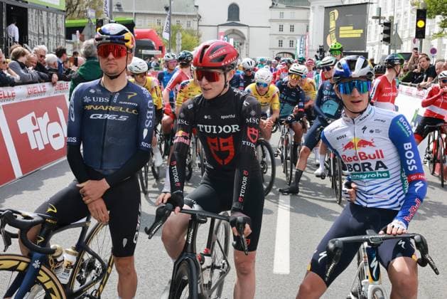 TOUR DES ALPES 2025 - UCI Cycling Race Tour of the Alps Pierre Teyssot MAXPPP ; TOUR DES ALPES 2025 - UCI Cycling Race Tour of the Alps. Innsbruck, Italy on April 20, 2026. Stage 1, Innsbruck - Innsbruck (144,3 Km) Tom PIDCOCK (GBR) with Michael STORER (AUS) and Giulio PELLIZZARI (ITA) at the start Pierre Teyssot Maxppp