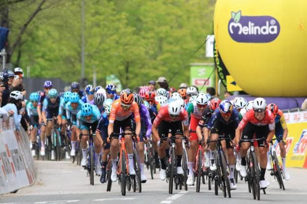 TOUR DES ALPES 2025 - UCI Cycling Race Tour of the Alps Pierre Teyssot MAXPPP ; TOUR DES ALPES 2025 - UCI Cycling Race Tour of the Alps. Innsbruck, Italy on April 20, 2026. Right, Tommaso DATI (ITA) Team UKYO wins the Stage 1, Innsbruck - Innsbruck (144,3 Km). The peloton a tthe finish with from right, Tommaso DATI (ITA) and Tom PIDCOCK (GBR) Pierre Teyssot Maxppp