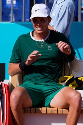April 20, 2026, Madrid, Madrid, Spain: Martin Damm of USA reacts against Andrea Pellegrino of Italy during the Mutua Madrid Open 2026, ATP, Tennis Herren Masters 1000 and WTA, Tennis Damen 1000, at La Caja Magica on April 20, 2026 in Madrid, Spain. Mutua Madrid Open 2026 - Day 1  - ZUMAa181 20260420_zaa_a181_084 Copyright: xDennisxAgyemanx