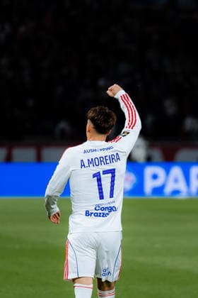 PARIS, FRANCE, APRIL 20: Afonso Moreira of Olympique Lyonnais celebrates after scoring his team’s second goal during the Ligue 1 McDonald s match between Paris and Lyon at Parc des Princes on April 19, 2026 in Paris, France. (Photo by Pauline FIGUET SPP)  Copyright: xPaulinexFIGUETx xSPPx Sportspressphoto_SPR133705