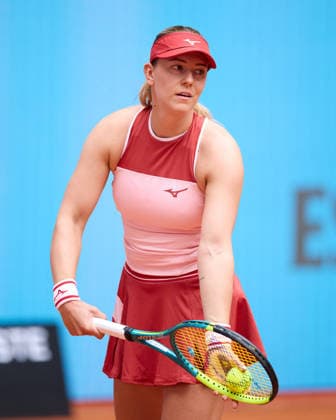 Mutua Madrid Open - Day One Dalma Galfi of Hungary serves against Leyre Romero Gormaz of Spain during the Girl™s Singles First Round Qualifying match on day one of the Mutua Madrid Open at Caja Magica on April 20, 2026, in Madrid, Spain. Madrid Caja Magica Madrid Spain RL_MMO2K26_000039 Copyright: xRicardoxLarreinax