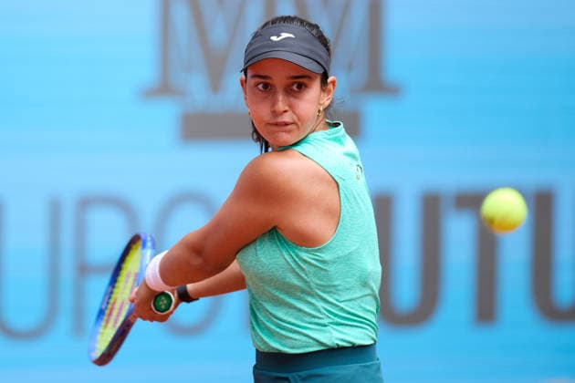 Mutua Madrid Open - Day One Leyre Romero Gormaz of Spain plays a backhand against Dalma Galfi of Hungary during the GirlÕs Singles First Round Qualifying match on day one of the Mutua Madrid Open at Caja Magica on April 20, 2026, in Madrid, Spain. Madrid Caja Magica Madrid Spain RL_MMO2K26_000043 Copyright: xRicardoxLarreinax