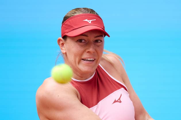 Mutua Madrid Open - Day One Dalma Galfi of Hungary plays a backhand against Leyre Romero Gormaz of Spain during the GirlÕs Singles First Round Qualifying match on day one of the Mutua Madrid Open at Caja Magica on April 20, 2026, in Madrid, Spain. Madrid Caja Magica Madrid Spain RL_MMO2K26_000047 Copyright: xRicardoxLarreinax