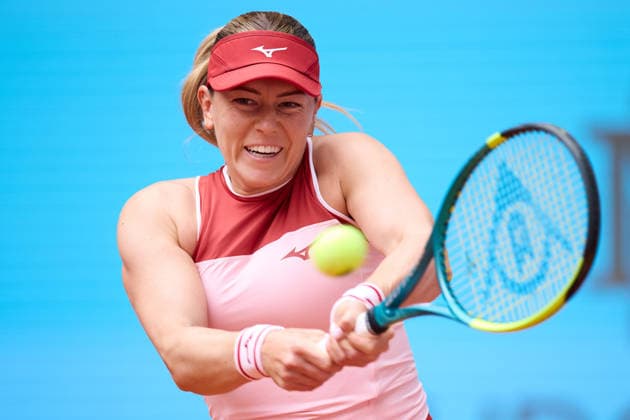 Mutua Madrid Open - Day One Dalma Galfi of Hungary plays a backhand against Leyre Romero Gormaz of Spain during the GirlÕs Singles First Round Qualifying match on day one of the Mutua Madrid Open at Caja Magica on April 20, 2026, in Madrid, Spain. Madrid Caja Magica Madrid Spain RL_MMO2K26_000048 Copyright: xRicardoxLarreinax