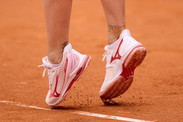 Mutua Madrid Open - Day One A detail view of the shoes of Dalma Galfi of Hungary serves against Leyre Romero Gormaz of Spain during the GirlÕs Singles First Round Qualifying match on day one of the Mutua Madrid Open at Caja Magica on April 20, 2026, in Madrid, Spain. Madrid Caja Magica Madrid Spain RL_MMO2K26_000049 Copyright: xRicardoxLarreinax