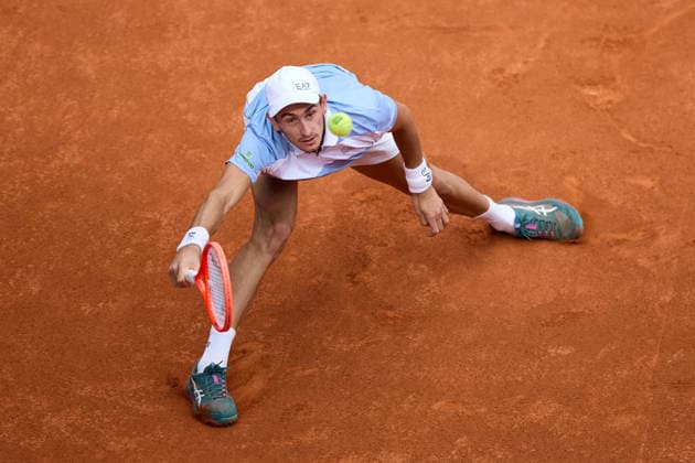 Mutua Madrid Open - Day One Matteo Arnaldy of Italy plays a forehand against Dusan Lajovic of Serbia during the MenÕs Singles First Round Qualifying match on day one of the Mutua Madrid Open at Caja Magica on April 20, 2026, in Madrid, Spain. Madrid Caja Magica Madrid Spain RL_MMO2K26_000062 Copyright: xRicardoxLarreinax