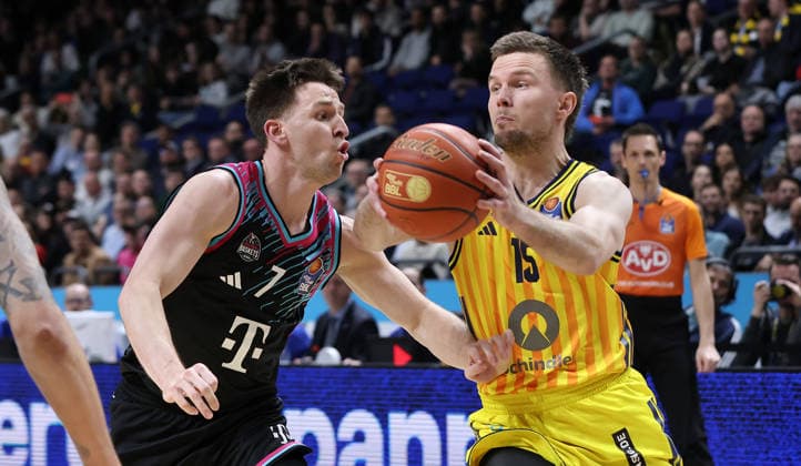 Grayson Murphy, Martin Hermannsson am Ball Zweikampf Spielszene Aktion Basketball BBL Bundesliga Herren 30. Spieltag Saison 2025 2026 20.04.2026 ALBA Berlin vs. Telekom Baskets Bonn