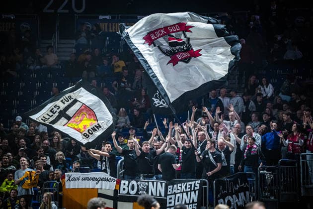 Basketball Berlin 20.04.2026 Saison 2025 2026 EasyCredit BBL 1. Bundesliga Männer, Herren Alba Berlin - Telekom Baskets Bonn Fans Bonn