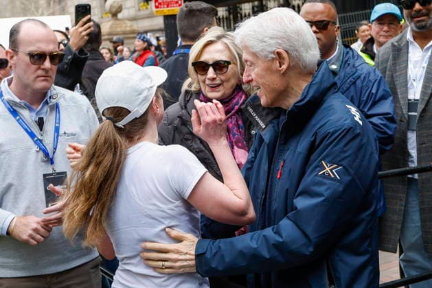 Boston Marathon Chelsea Clinton (L) hugs her parents Bill and Hillary Clinton after completing the 130th Boston Marathon in Boston, Massachusetts, USA, 20 April 2026. BOSTON MASSACHSETTS UNITED STATES  Copyright: xGREGxM.xCOOPERx